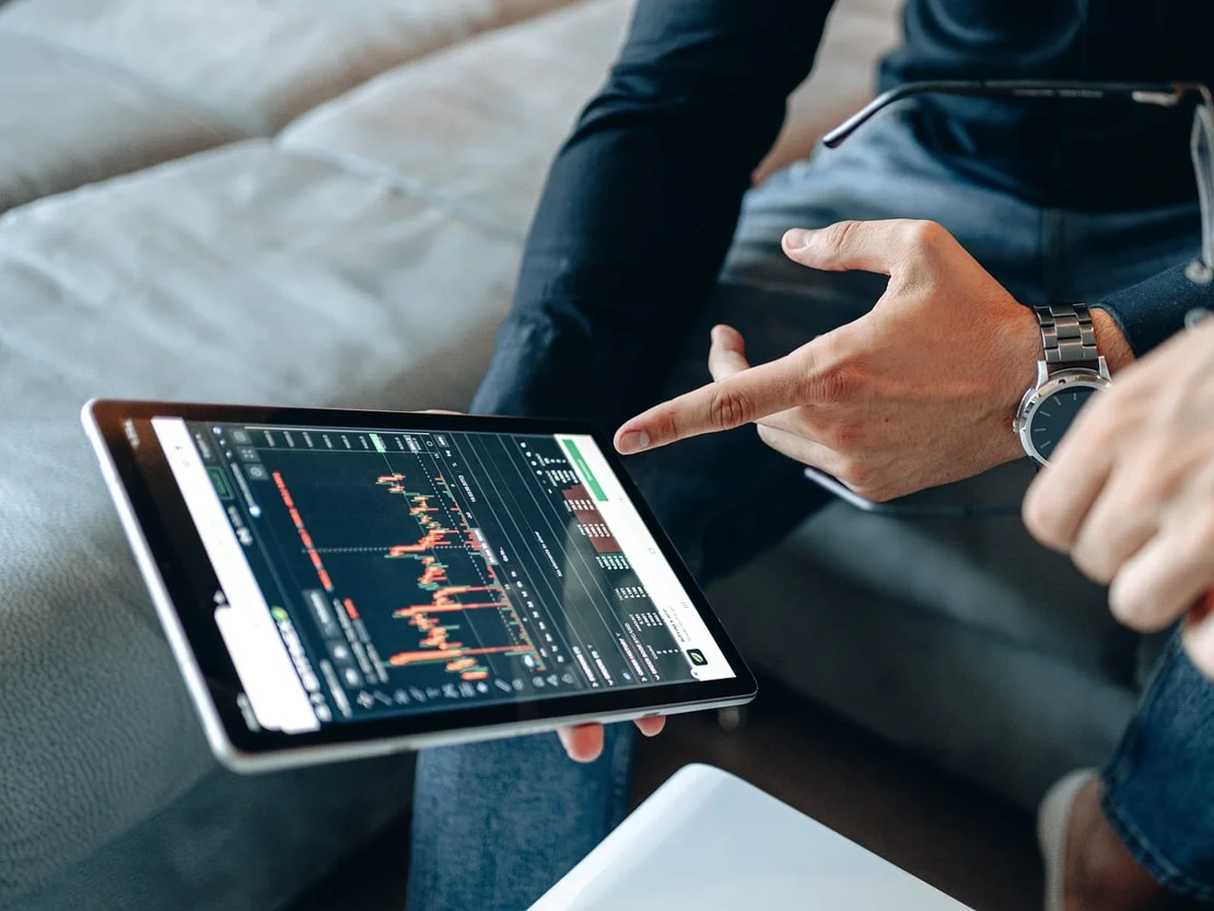 Executive SEO KPI dashboard with charts and performance indicators.